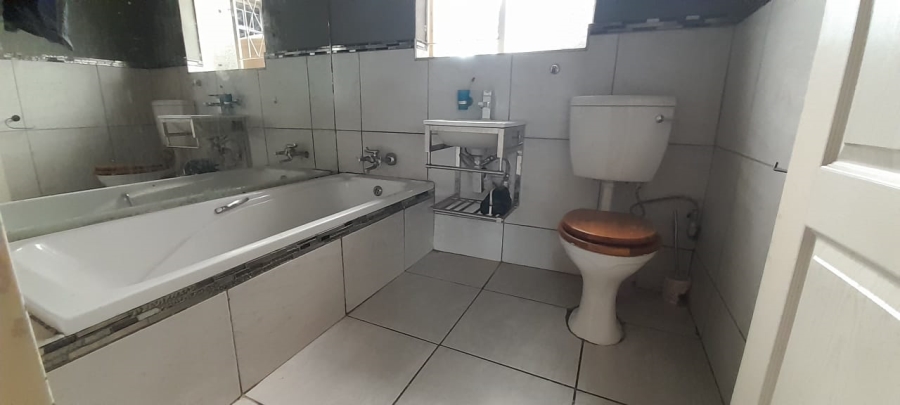 5 Bedroom Property for Sale in La Hoff North West